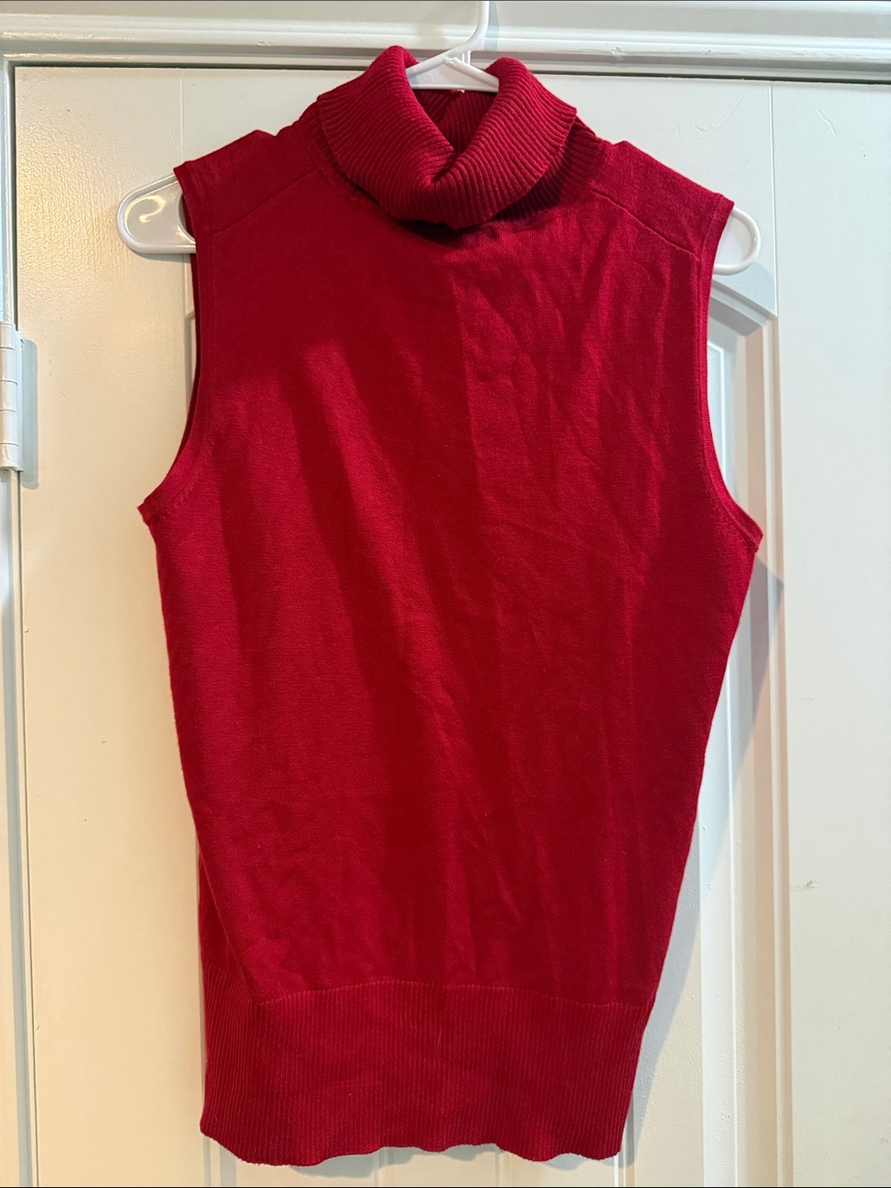 Cable & Gauge Sleeveless Turtleneck Sweater Tank - Red